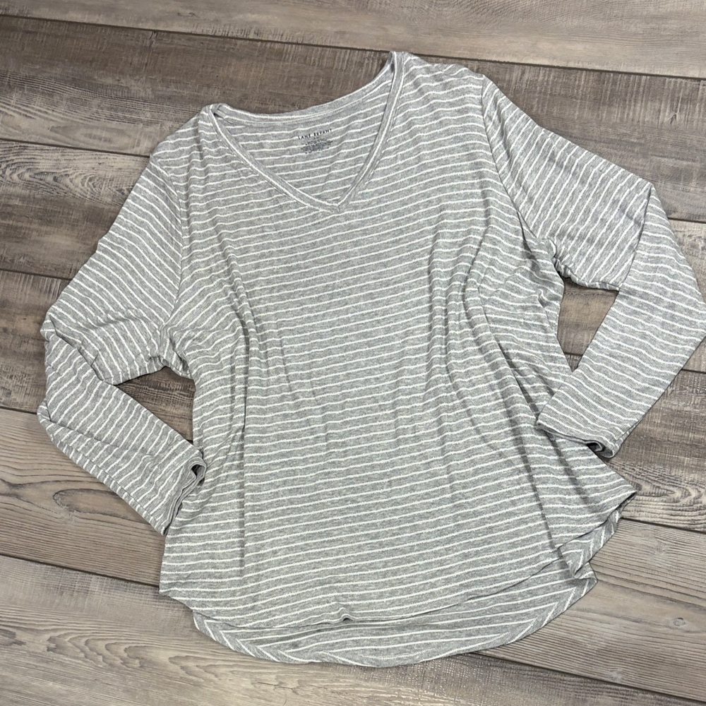Lane Bryant Gray Silver White Striped V-Neck Long Sleeve Top EUC 18/20